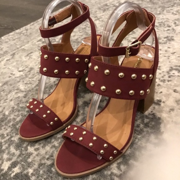 NEW Qupid Burgandy Brammer Sandal - Picture 1 of 4